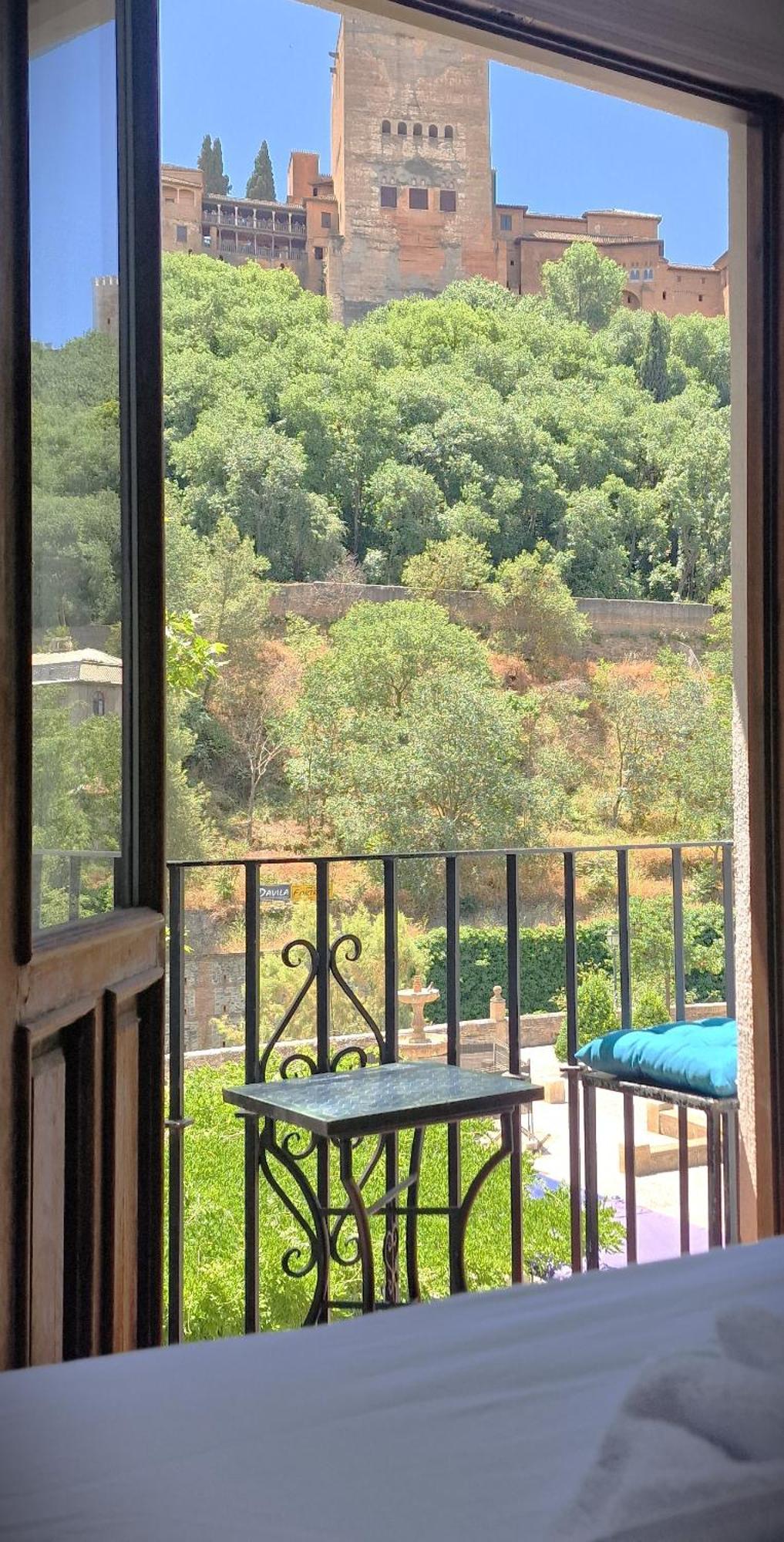 The Nasrid Palace From Your Bed ! Granada Esterno foto