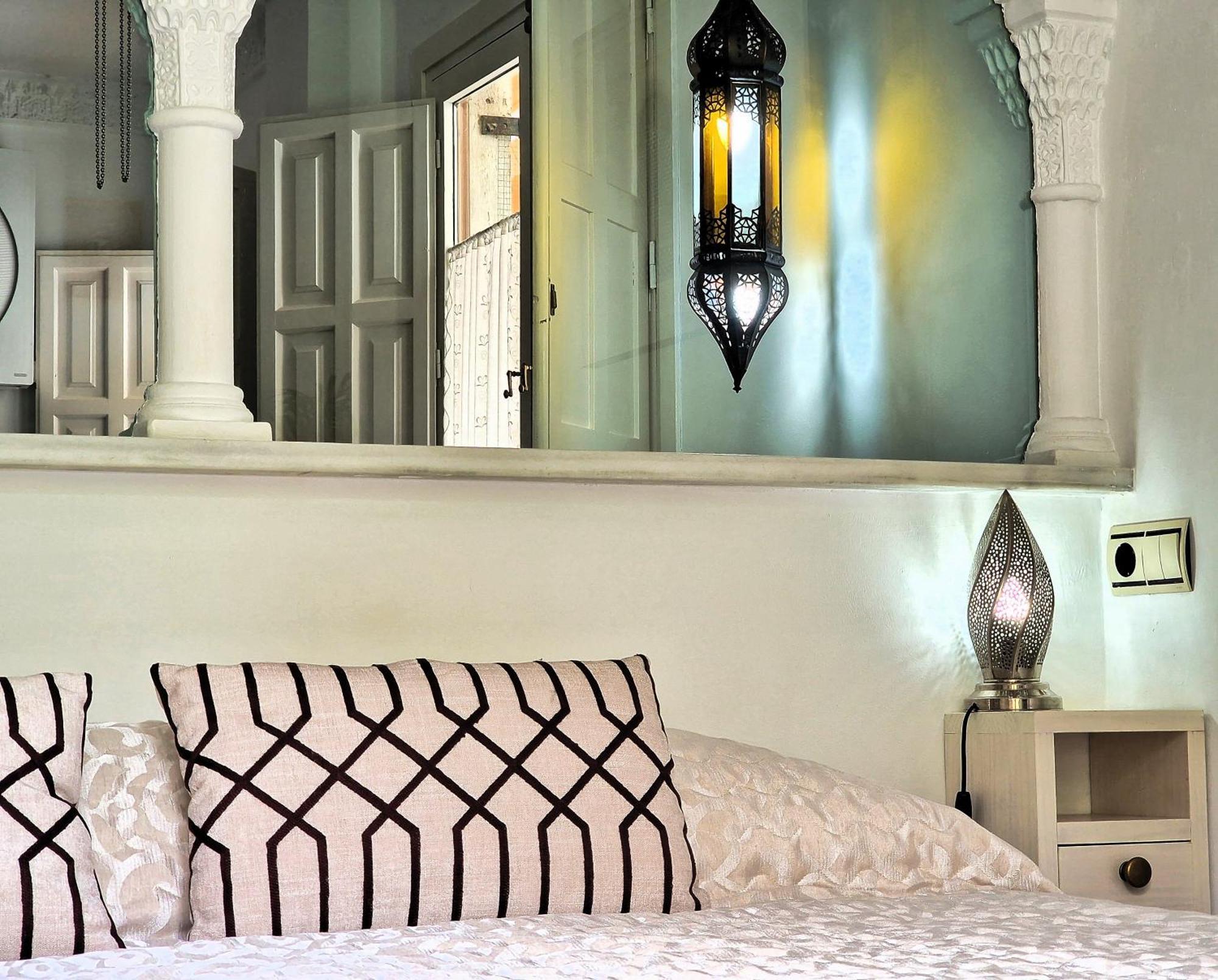 The Nasrid Palace From Your Bed ! Granada Esterno foto