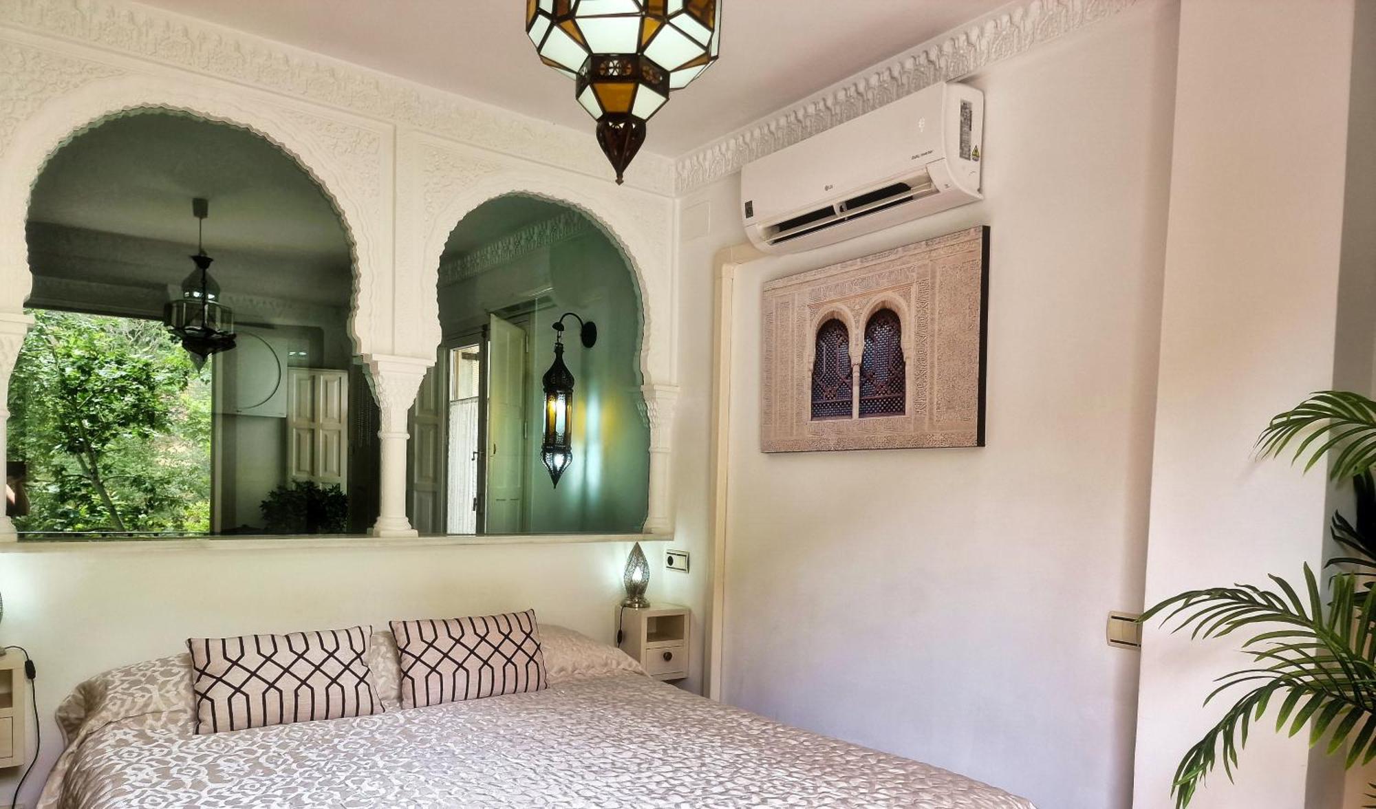 The Nasrid Palace From Your Bed ! Granada Esterno foto
