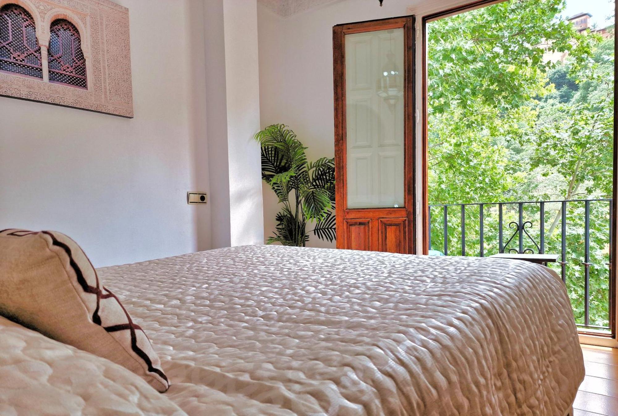 The Nasrid Palace From Your Bed ! Granada Esterno foto