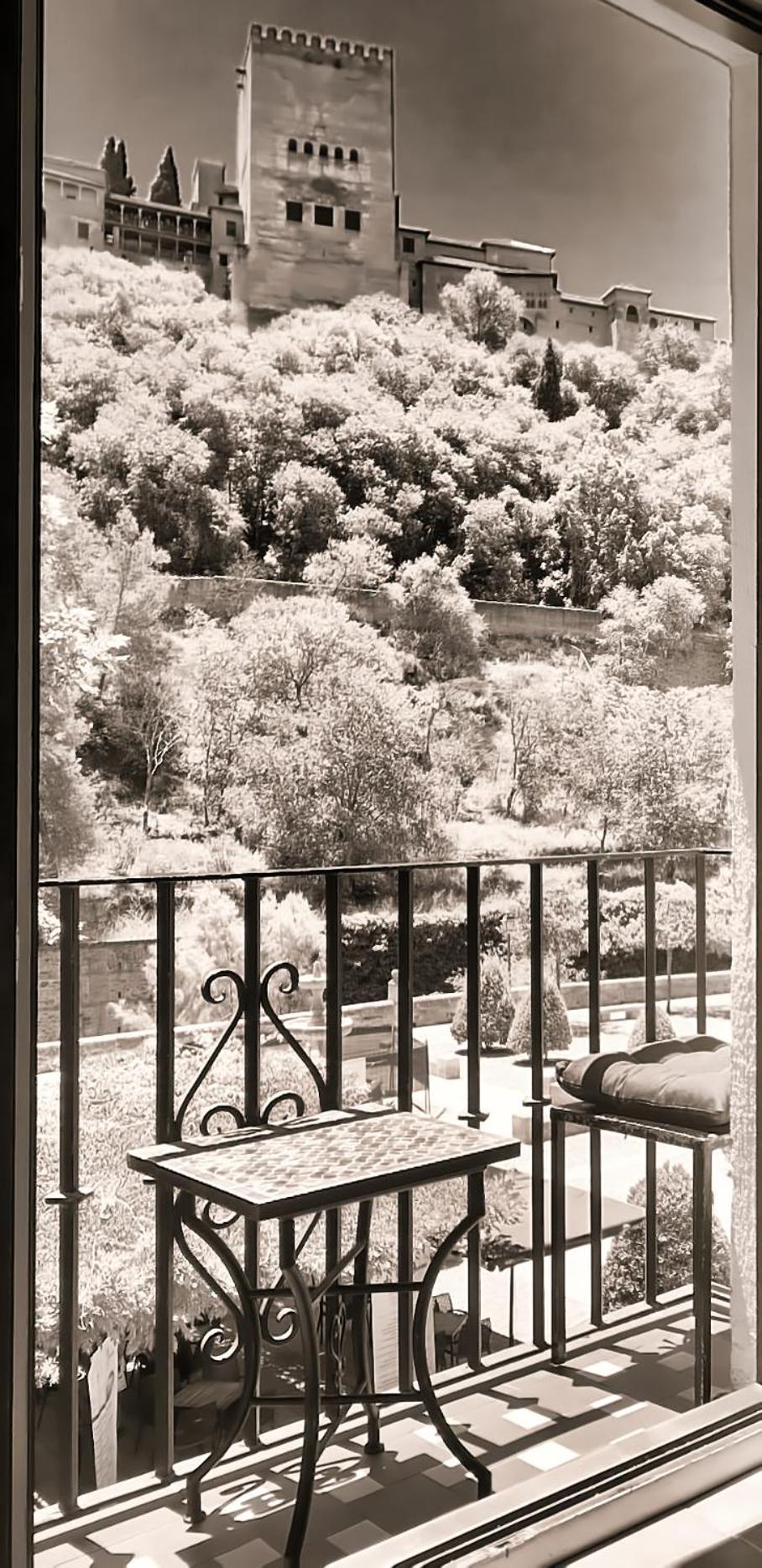 The Nasrid Palace From Your Bed ! Granada Esterno foto