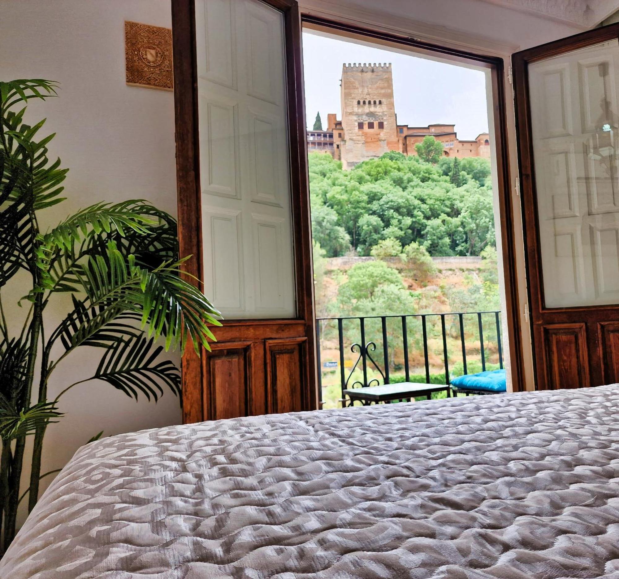 The Nasrid Palace From Your Bed ! Granada Esterno foto