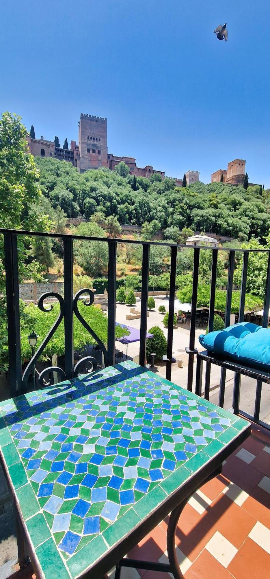 The Nasrid Palace From Your Bed ! Granada Esterno foto
