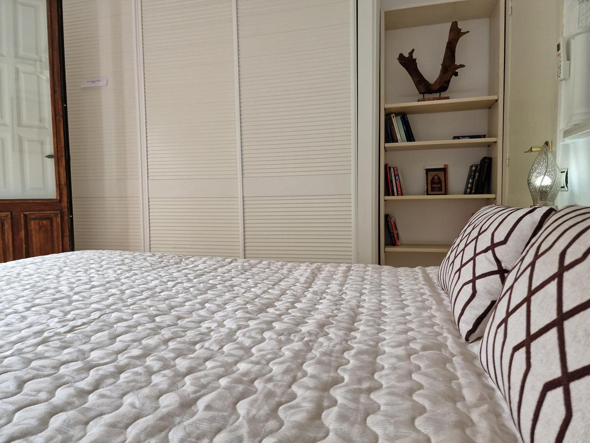 The Nasrid Palace From Your Bed ! Granada Esterno foto