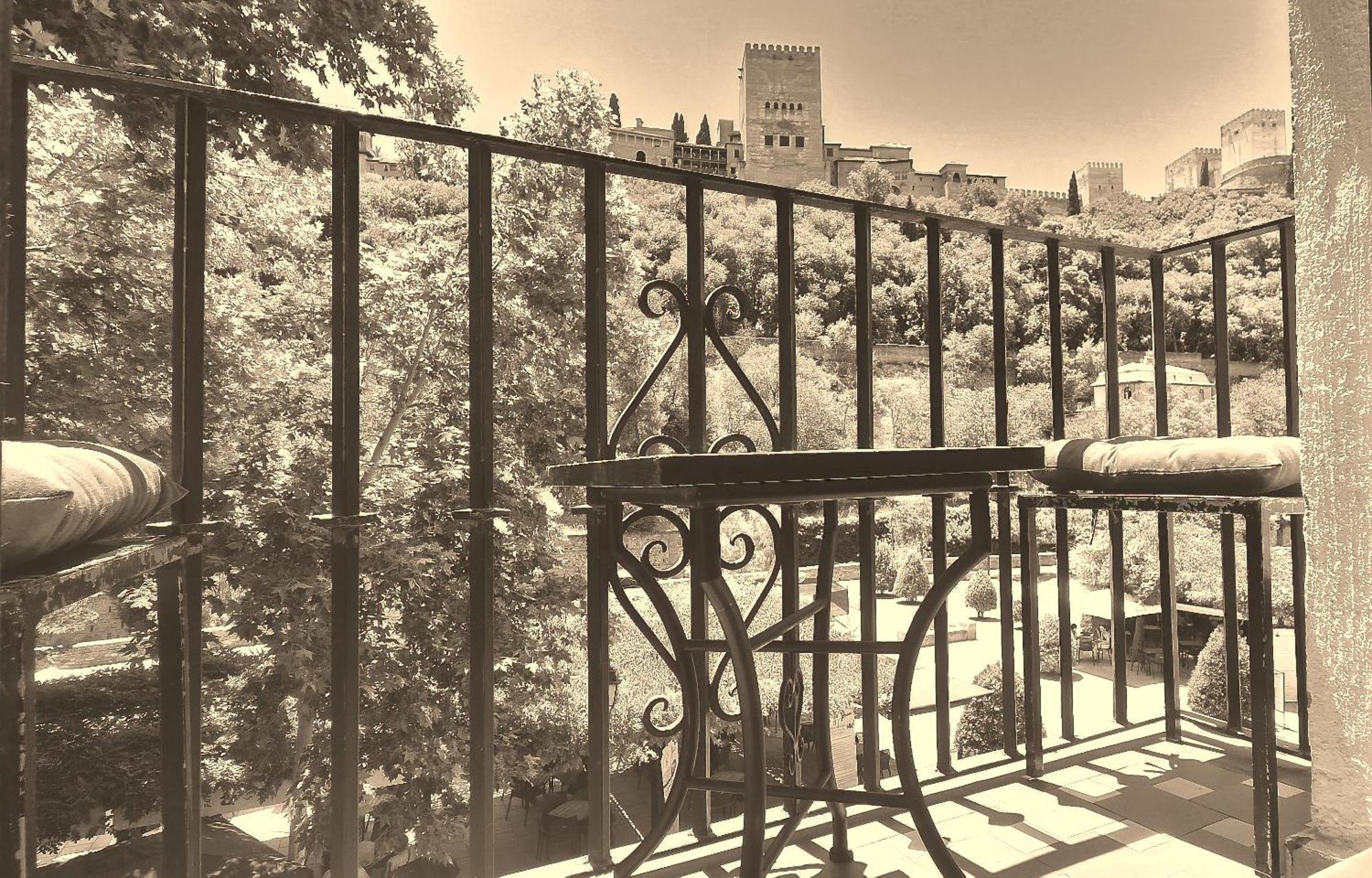 The Nasrid Palace From Your Bed ! Granada Esterno foto